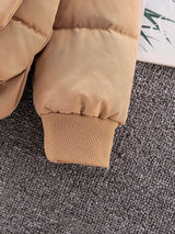 SHEIN Playful Pals Manteau matelassé pour bébé fille, nouveau manteau d'hiver à capuche avec doublure en fausse fourrure, avec fermeture éclair et vraies poches, design mode avec partie avant courte et partie arrière longue, pour l'automne