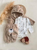 SHEIN Ensemble 3 pièces pour bébé garçon : veste à capuche avec oreilles d'ours marron, barboteuse blanche et pantalon en fourrure, tenue mignonne d'automne-hiver, assortie pour la famille, vêtements décontractés polyvalents