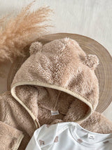 SHEIN Ensemble 3 pièces pour bébé garçon : veste à capuche avec oreilles d'ours marron, barboteuse blanche et pantalon en fourrure, tenue mignonne d'automne-hiver, assortie pour la famille, vêtements décontractés polyvalents