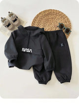 2 pièces Ensemble pull à capuche tricoté décoratif gris automne et pantalon à taille élastique pour bébé garçon. Tenue de sport décontractée tout-aller, convient pour le port en extérieur et en intérieur