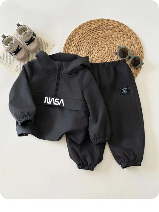 2 pièces Ensemble pull à capuche tricoté décoratif gris automne et pantalon à taille élastique pour bébé garçon. Tenue de sport décontractée tout-aller, convient pour le port en extérieur et en intérieur