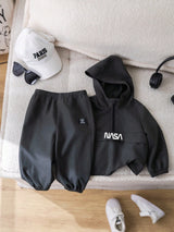 2 pièces Ensemble pull à capuche tricoté décoratif gris automne et pantalon à taille élastique pour bébé garçon. Tenue de sport décontractée tout-aller, convient pour le port en extérieur et en intérieur