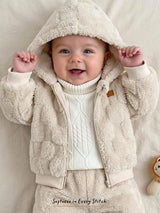Cozy Pixies Veste à capuche à manches longues en polaire à carreaux avec étiquette décorative tissée, doublure en polaire épaisse, manteau en polaire double face épaissi pour bébé, convient pour l'intérieur, l'extérieur décontracté, le ski en extérieur, la rentrée scolaire, le quotidien, les sports, les jeux, les fêtes, la Saint-Valentin, ensemble en polaire à carreaux, ensemble chaud, convient pour l'hiver, ensemble décontracté mignon